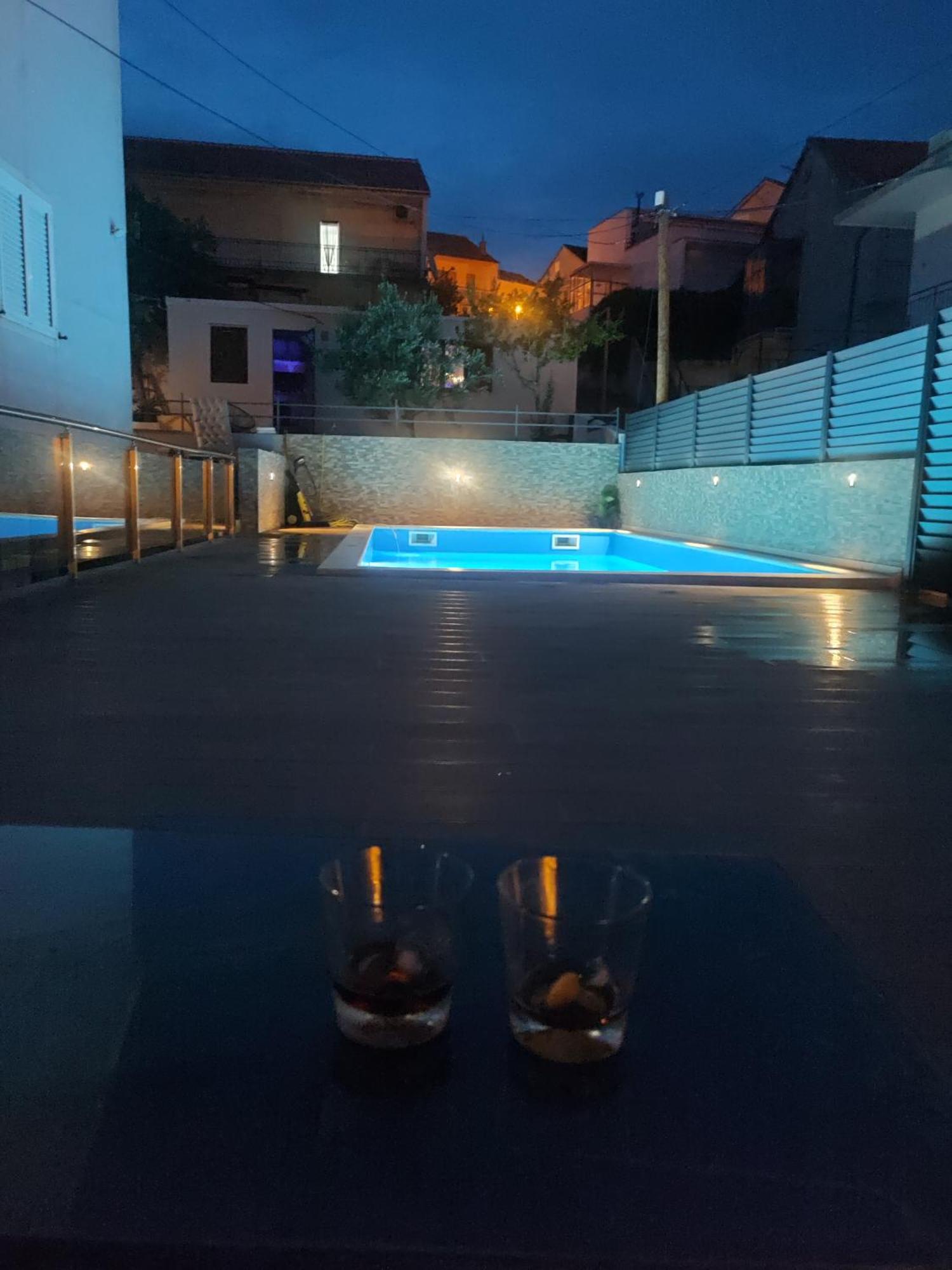 Апартаменты Pool Me Up! Шибеник Экстерьер фото