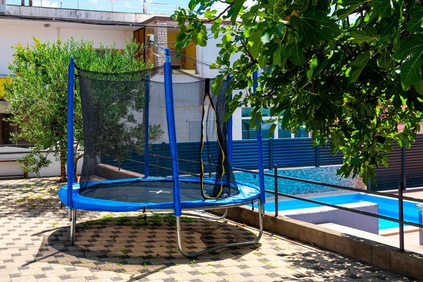 Апартаменты Pool Me Up! Шибеник Экстерьер фото